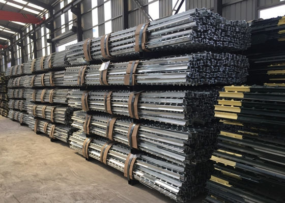 A instalação galvanizada do cargo do metal T da cerca de fio facilmente para o cultivo da praia